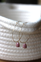 Lade das Bild in den Galerie-Viewer, OHRRINGE POPPY VERGOLDET RED WOOD