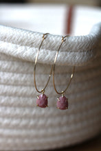 Lade das Bild in den Galerie-Viewer, OHRRINGE POPPY VERGOLDET RED WOOD