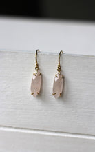 Lade das Bild in den Galerie-Viewer, OHRRINGE ELLA VERGOLDET ROSENQUARZ