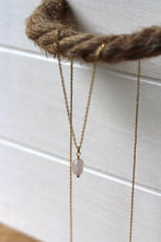 Lade das Bild in den Galerie-Viewer, KETTE ROSENQUARZ TROPFEN VERGOLDET