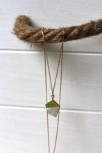 Lade das Bild in den Galerie-Viewer, KETTE LEELA PERLMUTT VERGOLDET