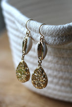 Lade das Bild in den Galerie-Viewer, OHRRINGE SEASHELL VERGOLDET