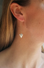Lade das Bild in den Galerie-Viewer, OHRRINGE ARROW VERGOLDET