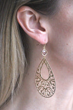 Lade das Bild in den Galerie-Viewer, OHRRINGE FLORA VERGOLDET PFIRSICH