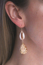 Lade das Bild in den Galerie-Viewer, OHRRINGE SEASHELL VERGOLDET