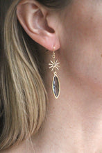 Lade das Bild in den Galerie-Viewer, OHRRINGE DAISY VERGOLDET ANTHRAZIT