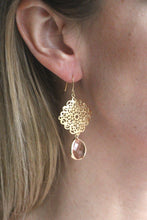 Lade das Bild in den Galerie-Viewer, OHRRINGE BLOOM VERGOLDET PFIRSICH