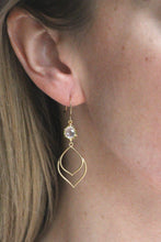 Lade das Bild in den Galerie-Viewer, OHRRINGE INDIA VERGOLDET KRISTALL