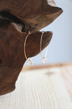 Lade das Bild in den Galerie-Viewer, Süße delikate goldene Kreolen mit Edelstein Herz Anhänger by Jamie Flynn.