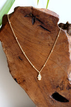 Lade das Bild in den Galerie-Viewer, KETTE HAMSA VERGOLDET