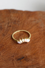 Lade das Bild in den Galerie-Viewer, RING 'SUNSET' OPAL VERGOLDET