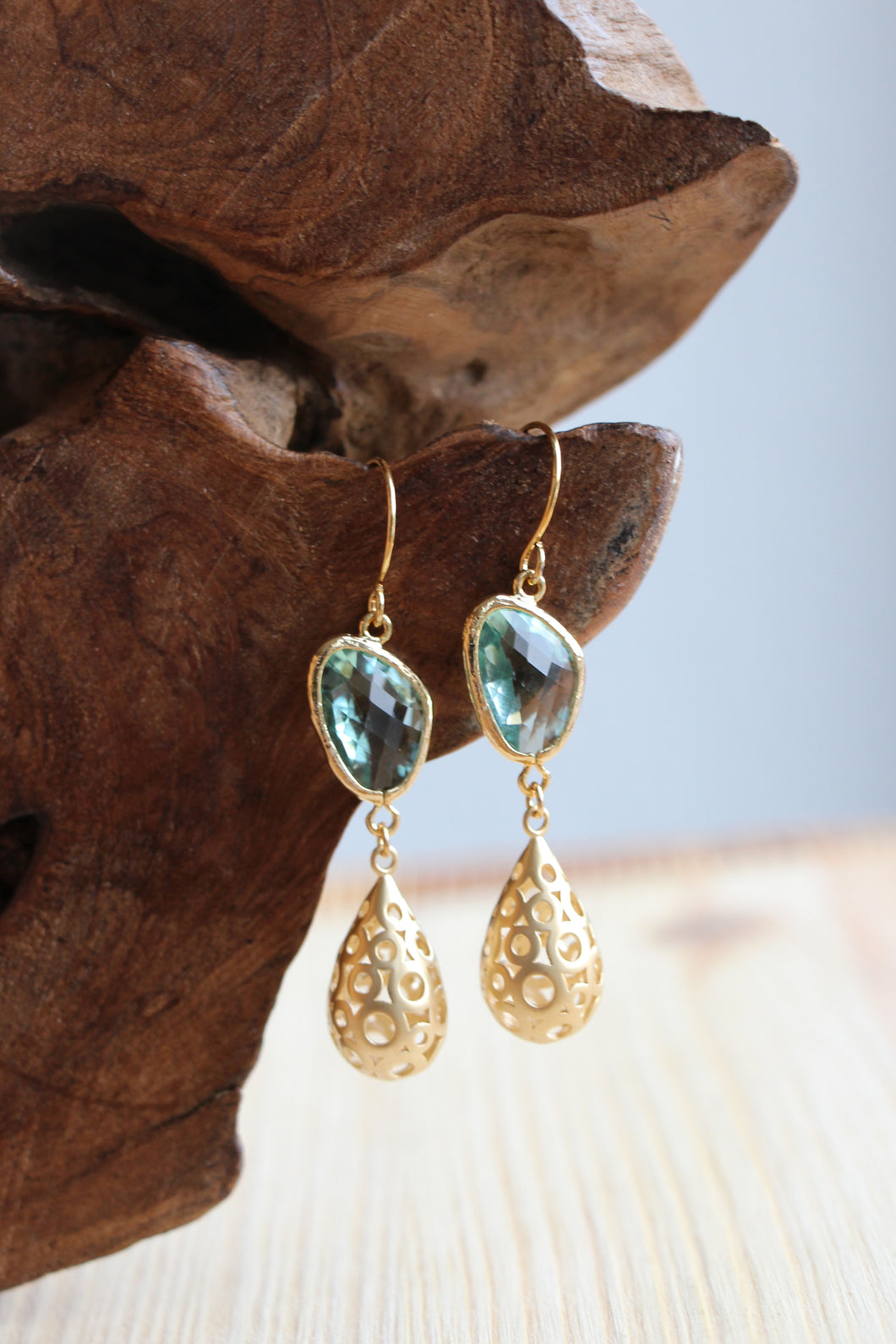 Goldenen Ohrringe Aquamarin im Boho Stil by Jamie Flynn