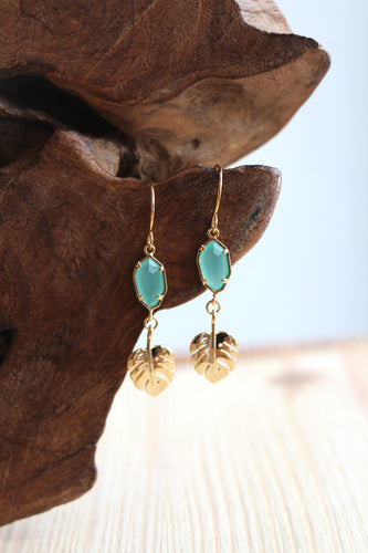 Goldene Ohrringe Mint mit Blatt im Boho Stil by Jamie Flynn