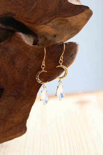 Goldene Ohrringe mit Mond und Teardrops by Jamie Flynn
