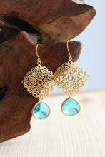 Lade das Bild in den Galerie-Viewer, Goldschmuck Ohrringe Glasstein im Boho Stil by Jamie Flynn
