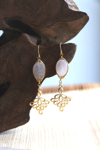 Goldene Ohrringe mit Rosenquarz im Boho Stil by Jamie Flynn