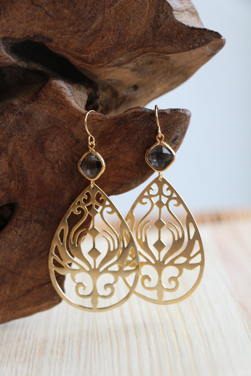 Matt goldene Ohrringe im Boho Stil by Jamie Flynn