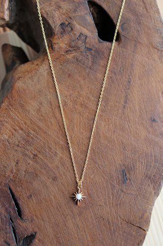 Goldschmuck Kette mit Sternanhänger und Opal Stein by Jamie Flynn